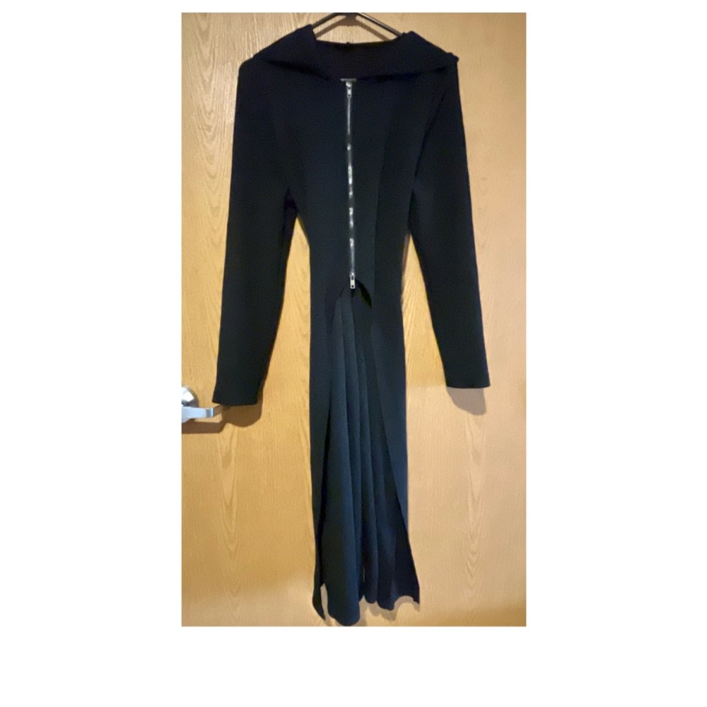 SALE🎈NWOT ELEGANT AND TRENDY LIGHTWEIGHT JACKET OR DRESS WITH HALF ZIPPER & HOOD